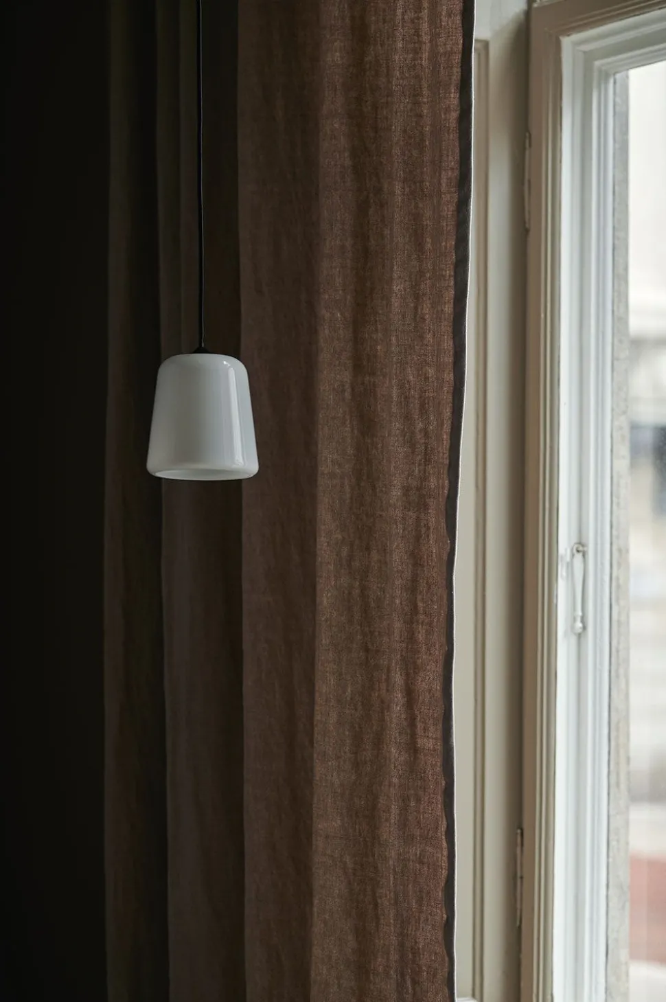 Material Pendant w. White Fitting