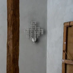 Nagel wall hanger