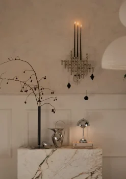 Nagel wall hanger