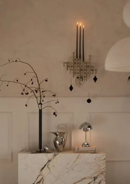 Nagel wall hanger