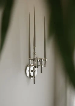 Nagel wall hanger