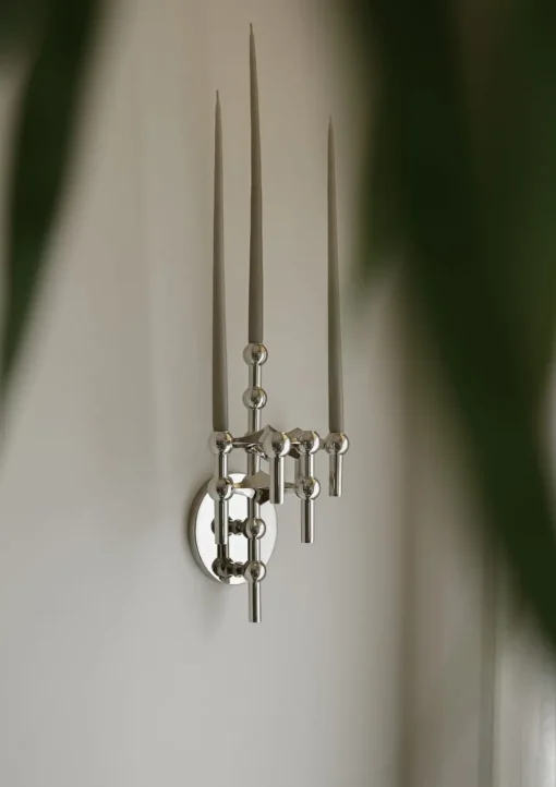 Nagel wall hanger