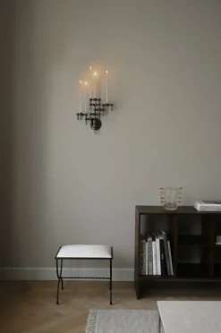 Nagel wall hanger