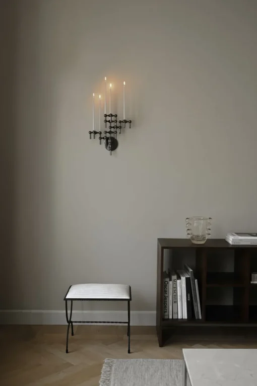 Nagel wall hanger