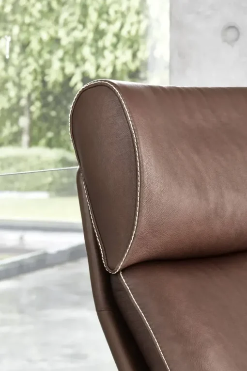 Nasa Armchair w. Footrest