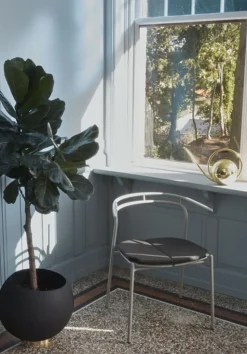 NOVO dining chair