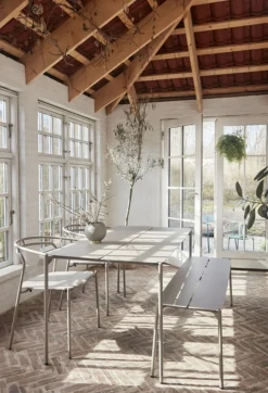 NOVO dining chair