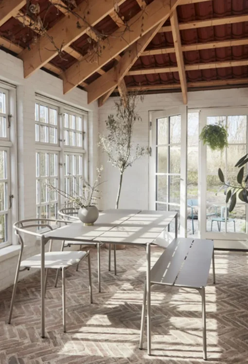 NOVO dining chair