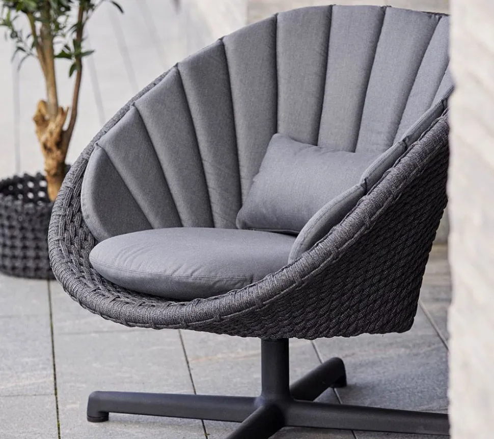 Peacock lounge swivel chair