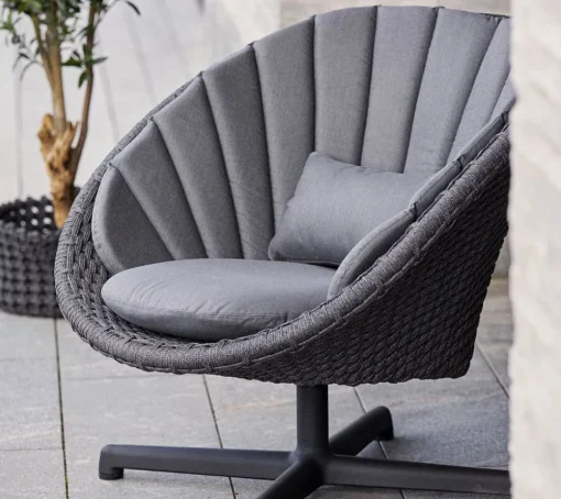 Peacock lounge swivel chair
