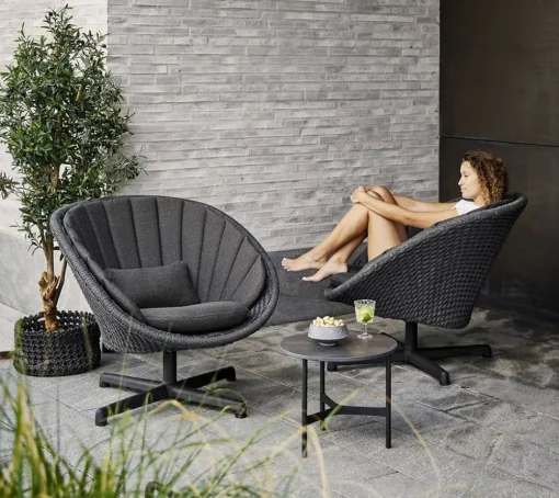 Peacock lounge swivel chair