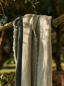 Pila Linen Throw