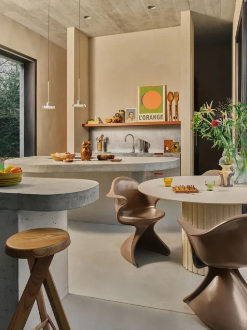 Pillar dining table
