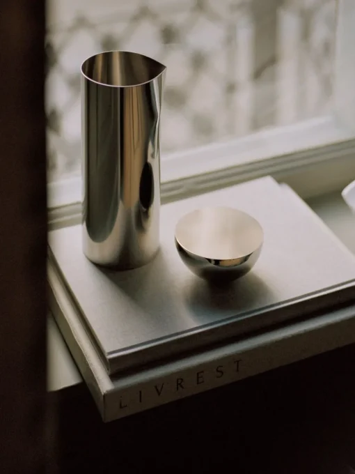 Pleat Pitcher