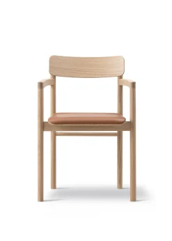 Post Chair 3446 by Cecilie Manz