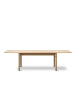 Post Table 6440 by Cecilie Manz