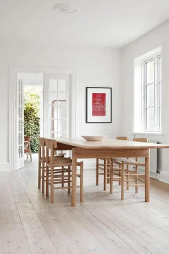 Post Table 6440 by Cecilie Manz