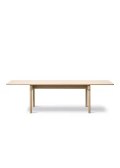 Post Table 6440 by Cecilie Manz