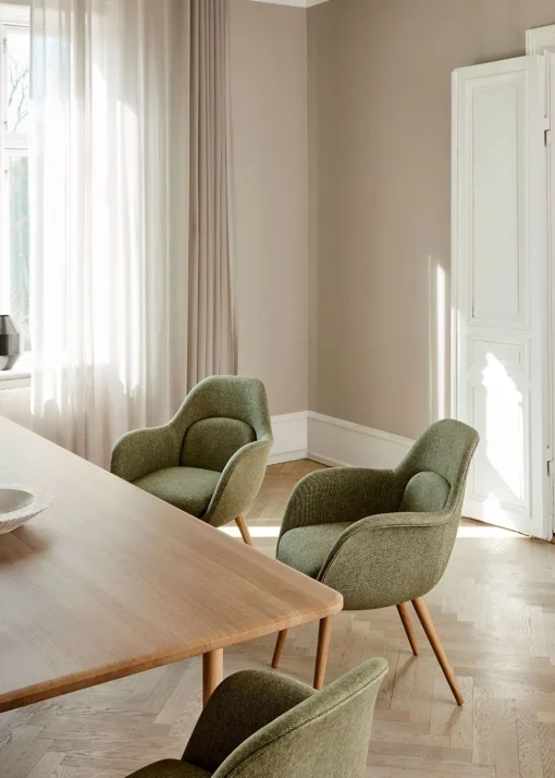 Post Table 6438 by Cecilie Manz