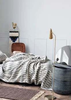 Precise Floor Lamp