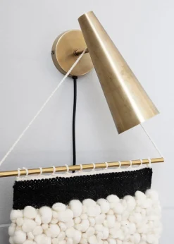 Precise Wall Lamp