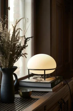 Pump table lamp