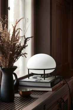 Pump table lamp