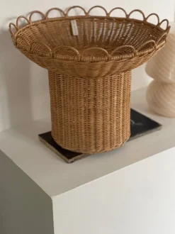 Rattan scallop stand