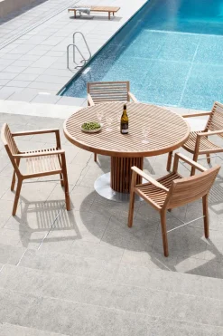 Rib Round Dining Table