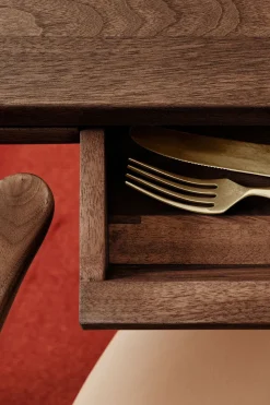 Rúna Table / 130