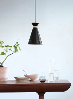 Rúna Table / 130