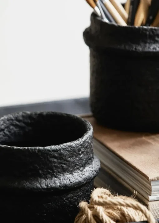 Rote cement pot