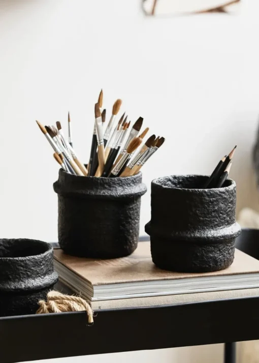 Rote cement pot