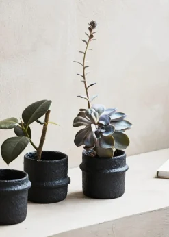 Rote cement pot