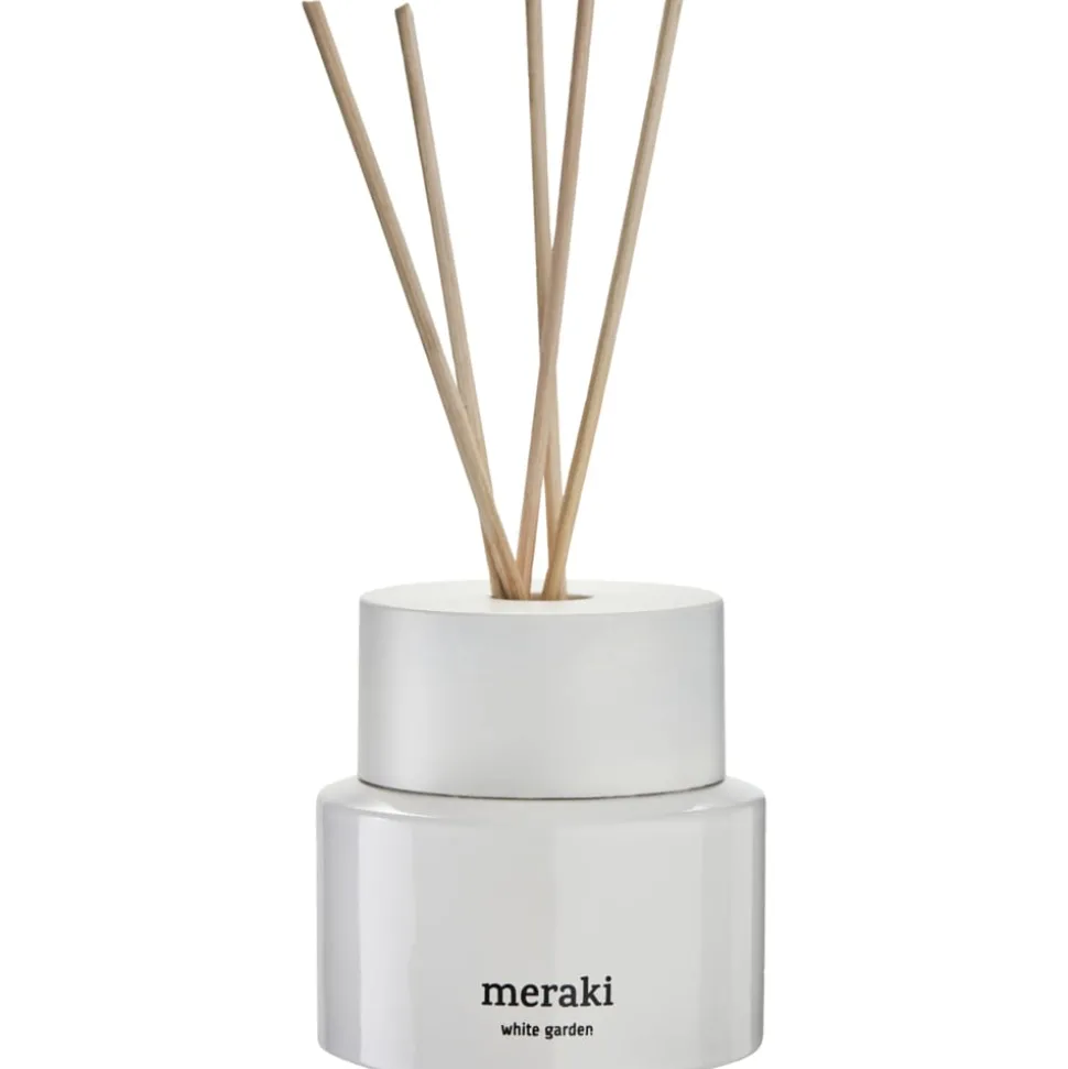 Scent freshener with sticks