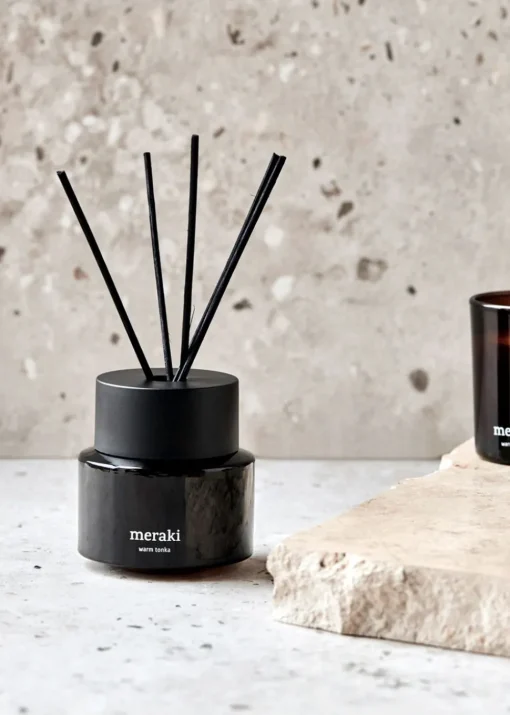 Scent freshener with sticks