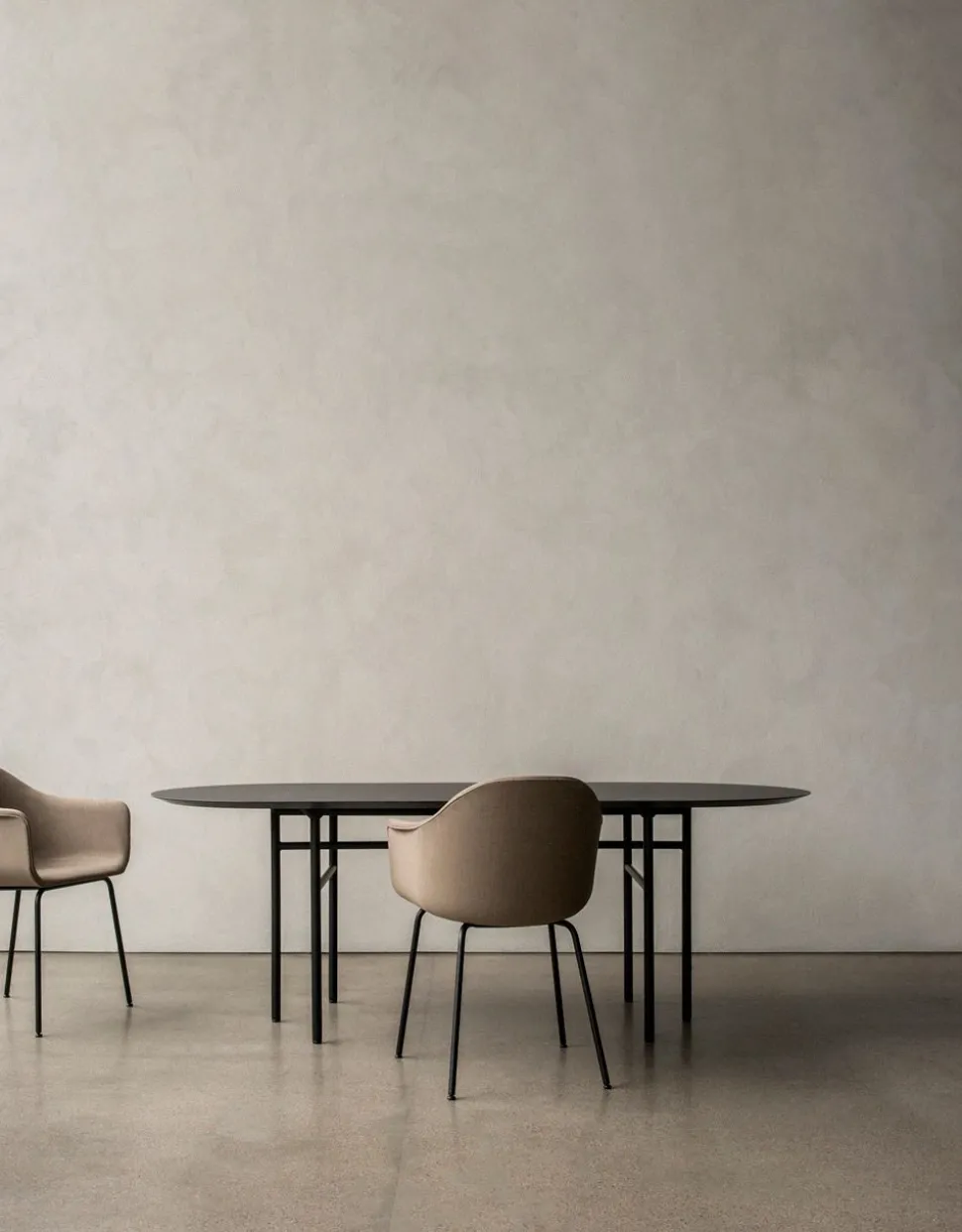 Snaregade Oval Dining Table