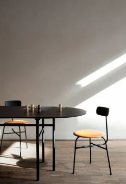 Snaregade Oval Dining Table