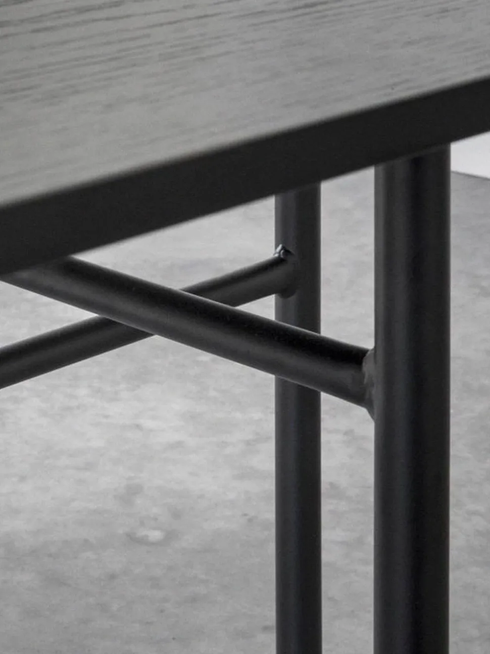 Snaregade Oval Dining Table