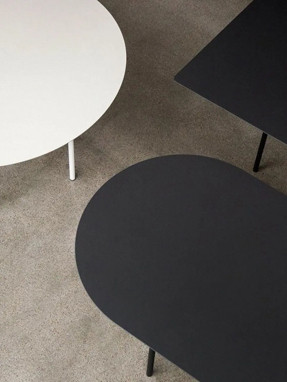 Snaregade Oval Dining Table