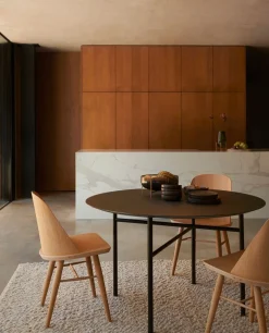 Snaregade Round Dining Table
