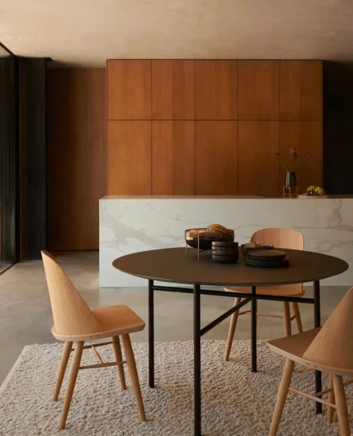 Snaregade Round Dining Table