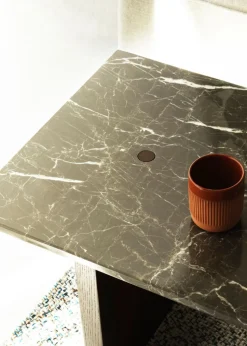 Solid table