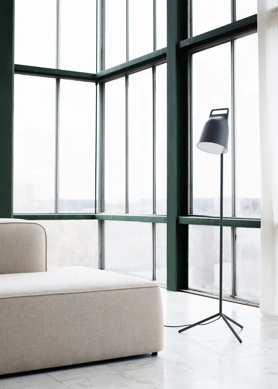 Stage floor lamp