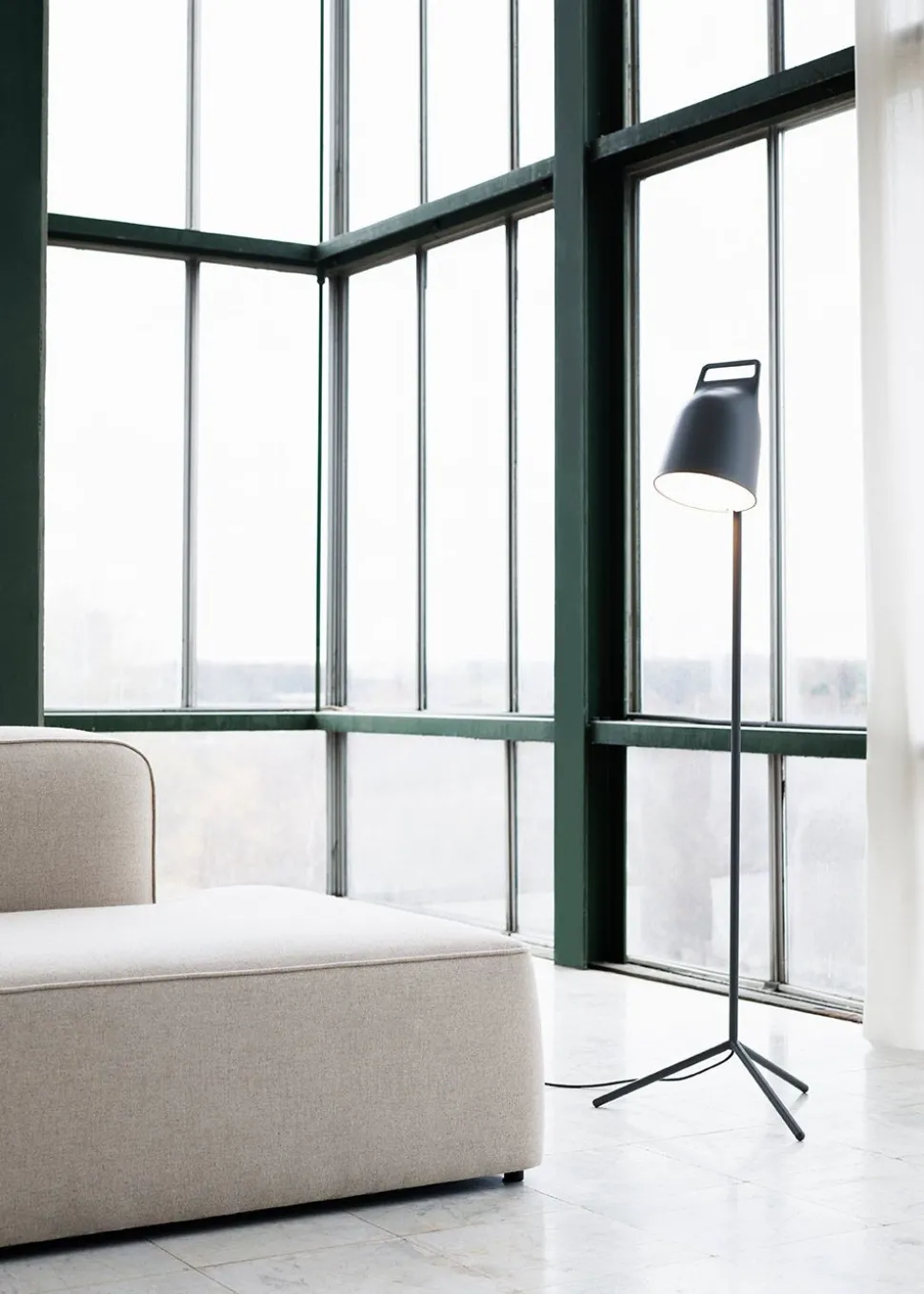 Stage floor lamp
