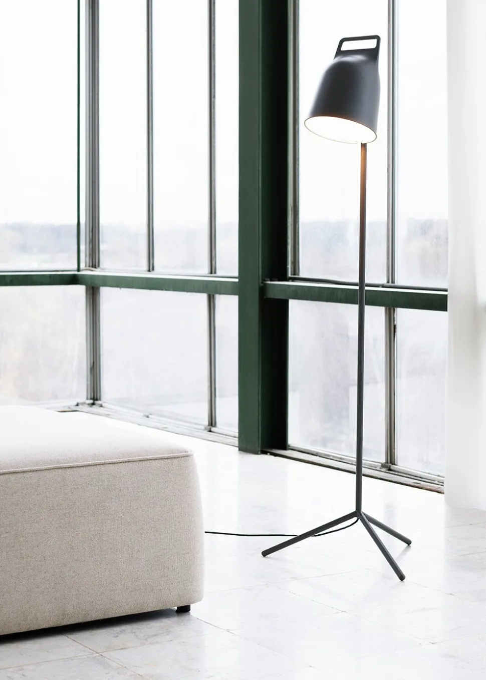 Stage floor lamp