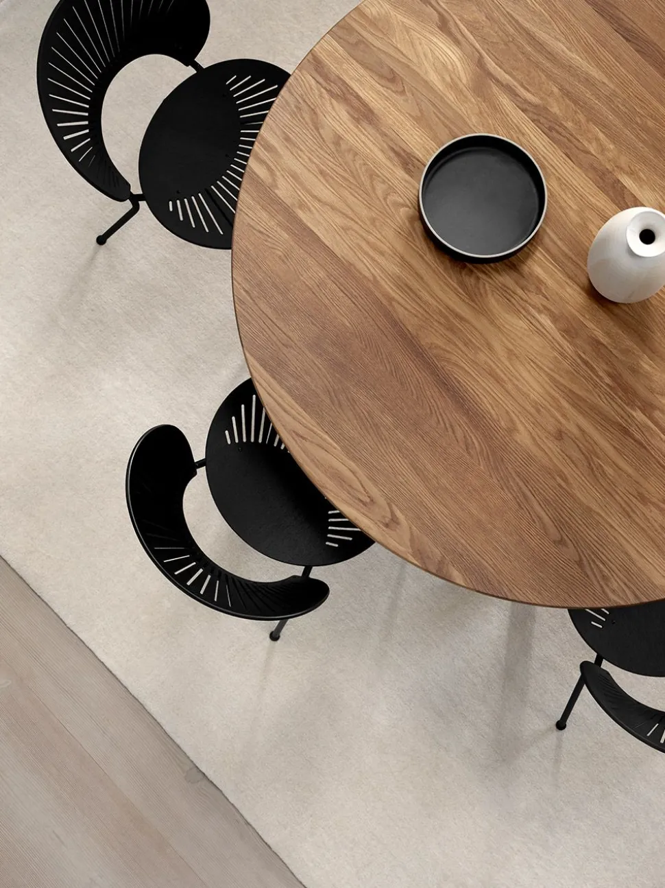 Taro Table 6121 by Jasper Morrison