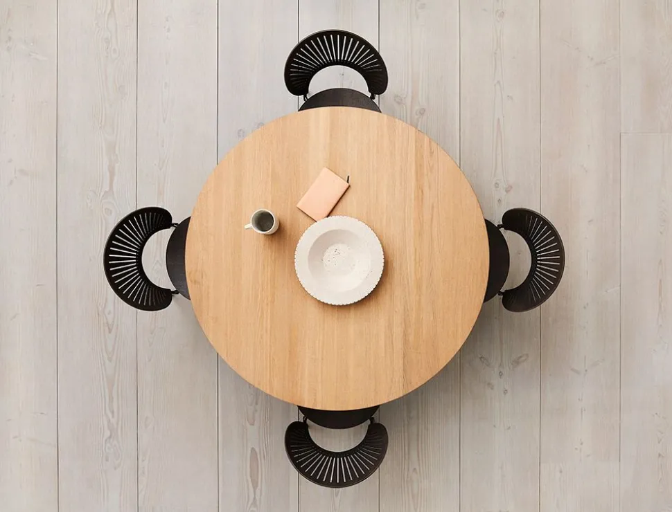 Taro Table 6121 by Jasper Morrison