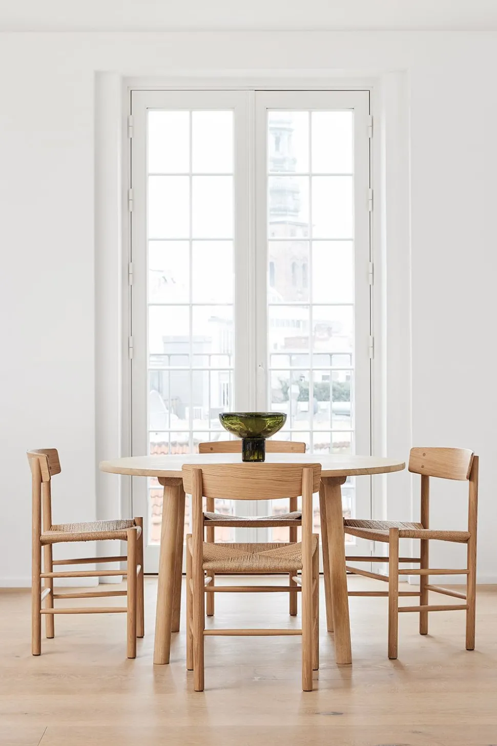 Taro Table 6121 by Jasper Morrison