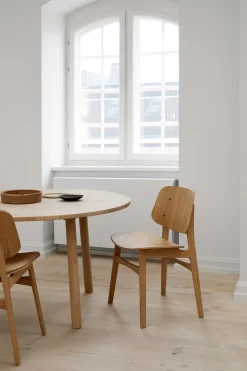 Taro Table 6121 by Jasper Morrison